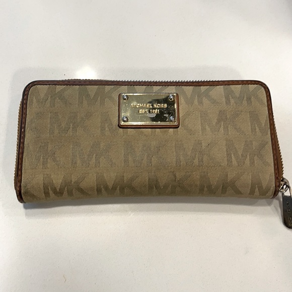 Michael Kors Wallet - Picture 1 of 6